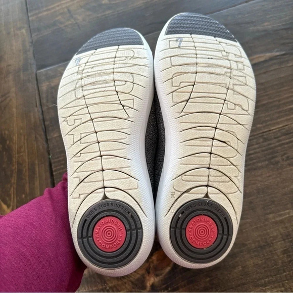 FitFlop Women's Metallic Pewter Uberknit Slip On Sneakers Size 7.5 GUC - Picture 8 of 8